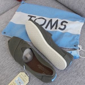 Toms shoes men size 8 Olive canvas NWT